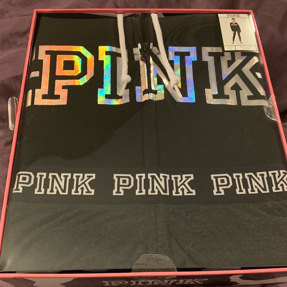 PINK set size small NWT $40 PRICE IS FIRM
